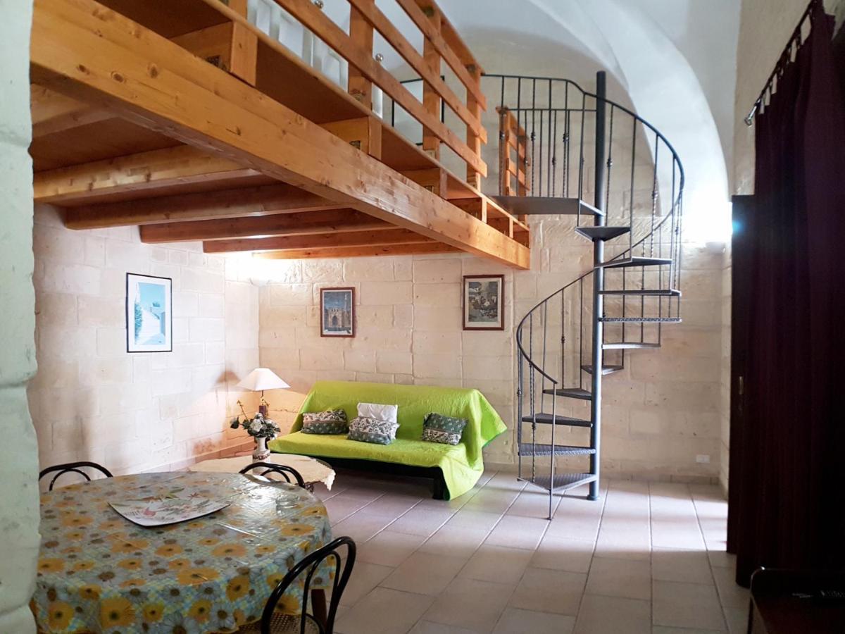 Oikia Vacanze Uggiano La Chiesa Casa Dante Luaran gambar