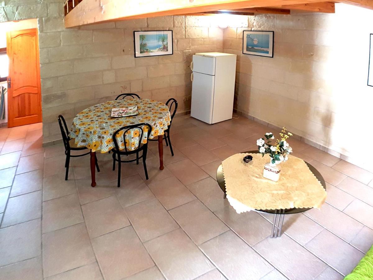 Oikia Vacanze Uggiano La Chiesa Casa Dante Luaran gambar