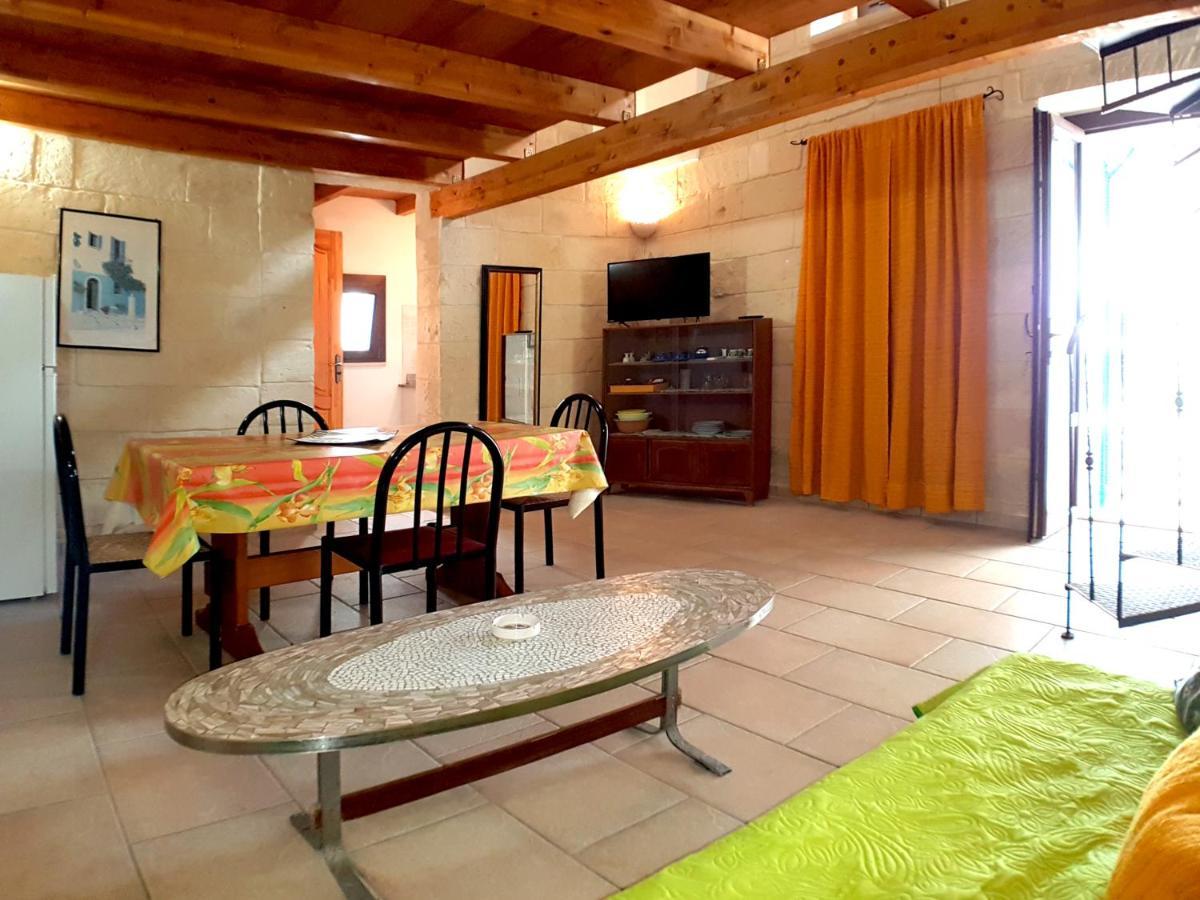 Oikia Vacanze Uggiano La Chiesa Casa Dante Luaran gambar