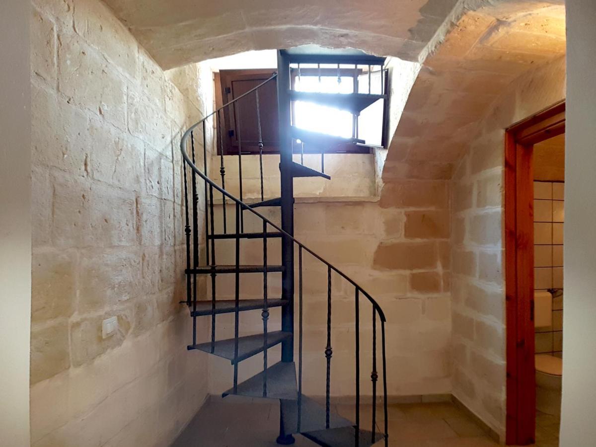 Oikia Vacanze Uggiano La Chiesa Casa Dante Luaran gambar